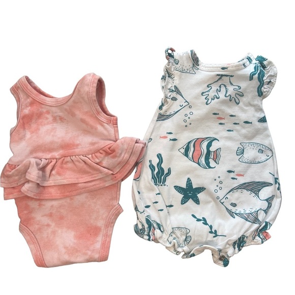 Carter’s Set of Infant Ruffle Rompers Size NB - Picture 2 of 7